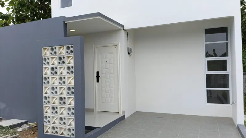Pintu depan dan roster Teraside Residence